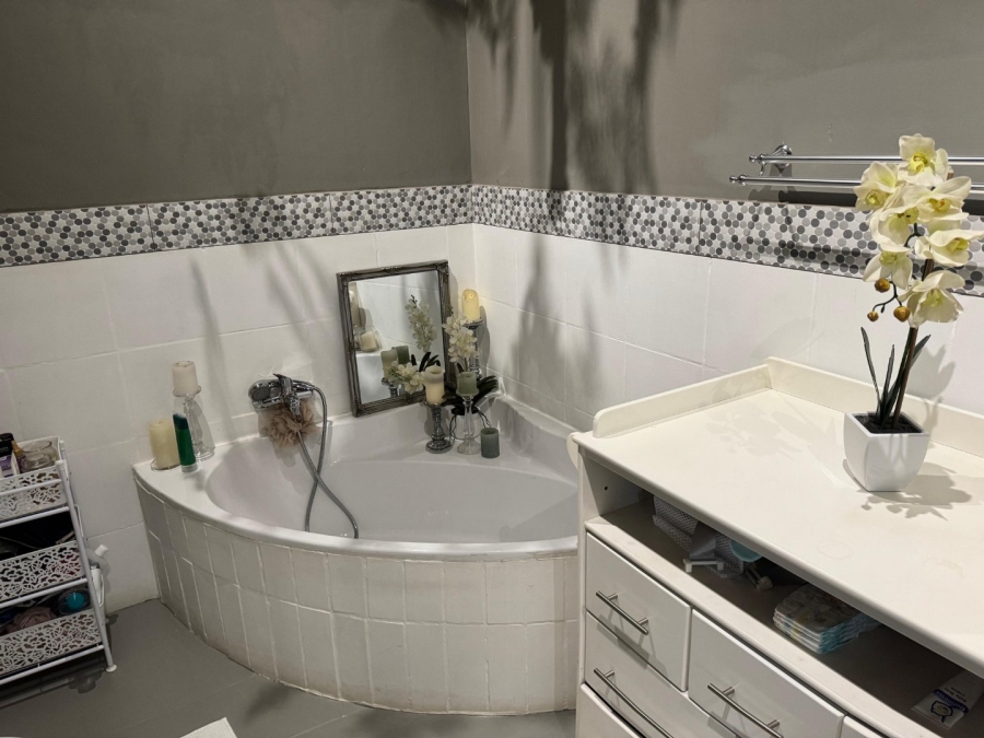 3 Bedroom Property for Sale in Landsmeer Residential Estate North West